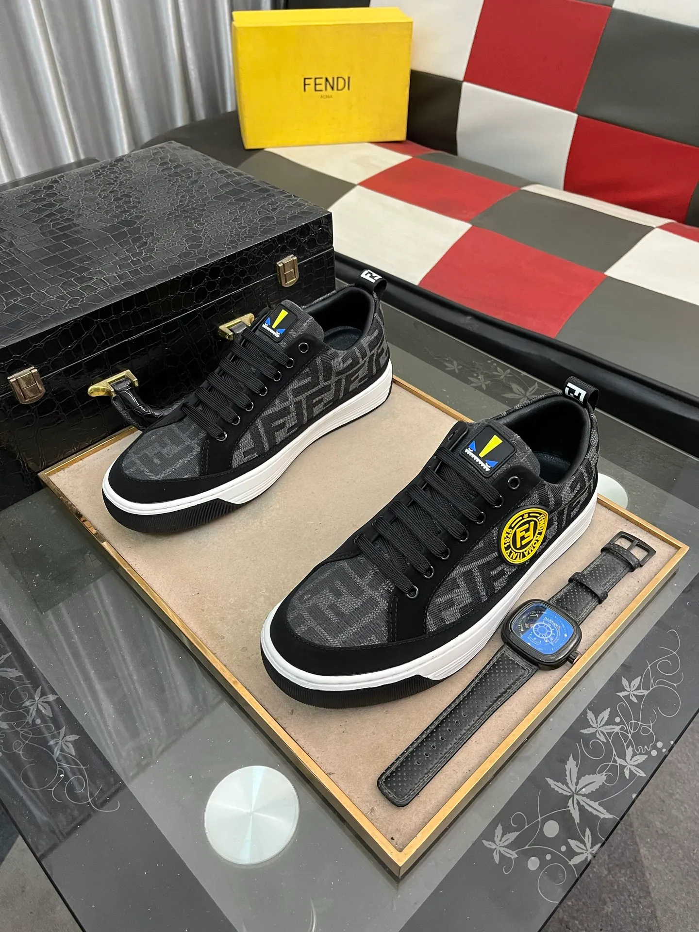 Men's Men's Shoes💰420⌚️⌚️[Fendi] Fendi's latest casual shoes for men! Available at counters simultaneously! Made entirely of imported top-grain calfskin, the interior is made of top-grain water-dyed cowhide, and the original factory-supplied rubber outsole. Leading new fashion concepts. Matching code: 38-442️⃣Colors available